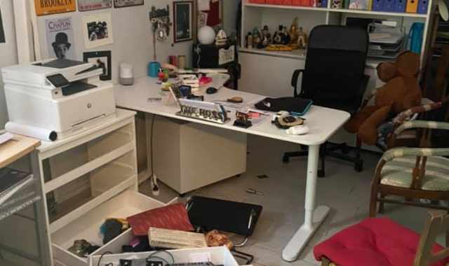 Bari, vandalizzato il teatro Barium: rubati pc e vetrata spaccata